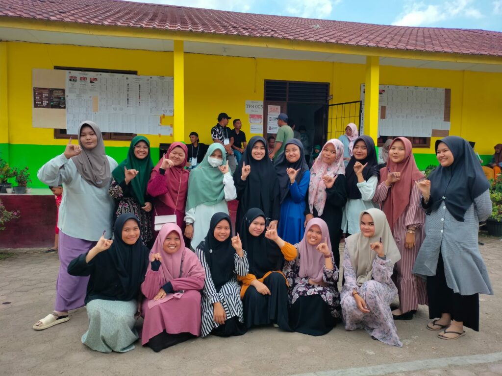 MAHASANTRI/AH DOMISILI LUAR KOTA/PROVINSI TURUT MENSUKSESKAN PEMILU 2024